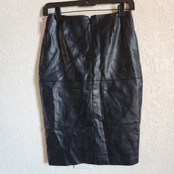 NWOT Faux Leather Pencil Wiggle Skirt Vegan Size 2P - Picture 4 of 10